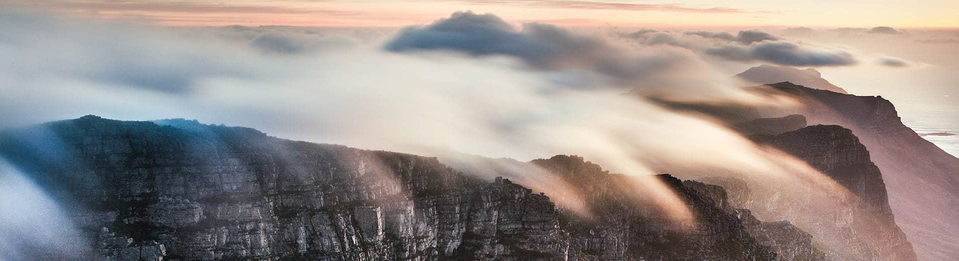 Table_mountain_clouds_S_2450